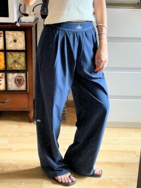 ALO Yoga Suit Up Trouser Navy 🛒👖  (NWT, Regular 30“ ) Loose fit | Versatile